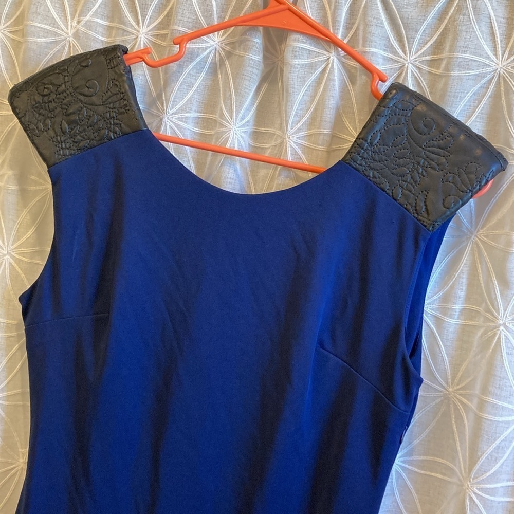 NWT Guess Bodycon Dress - Picture 2 of 12